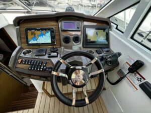 Cruisers Yachts Cantius 2014