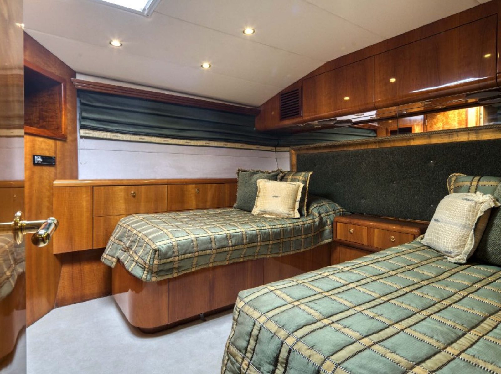 
								hatteras 86' 2002 full									