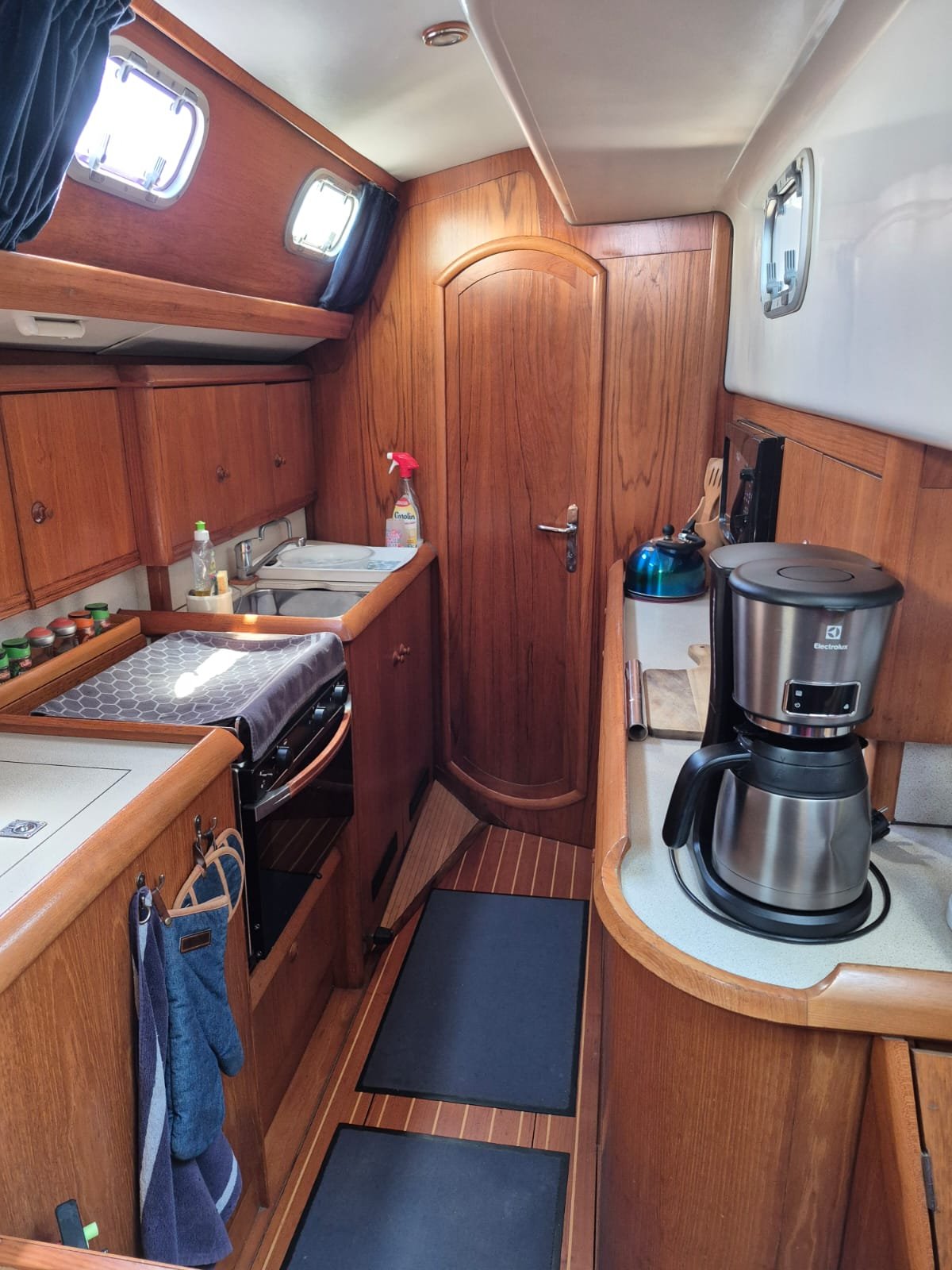 
								Jeanneau Sun Odyssey 42cc 1999 full									