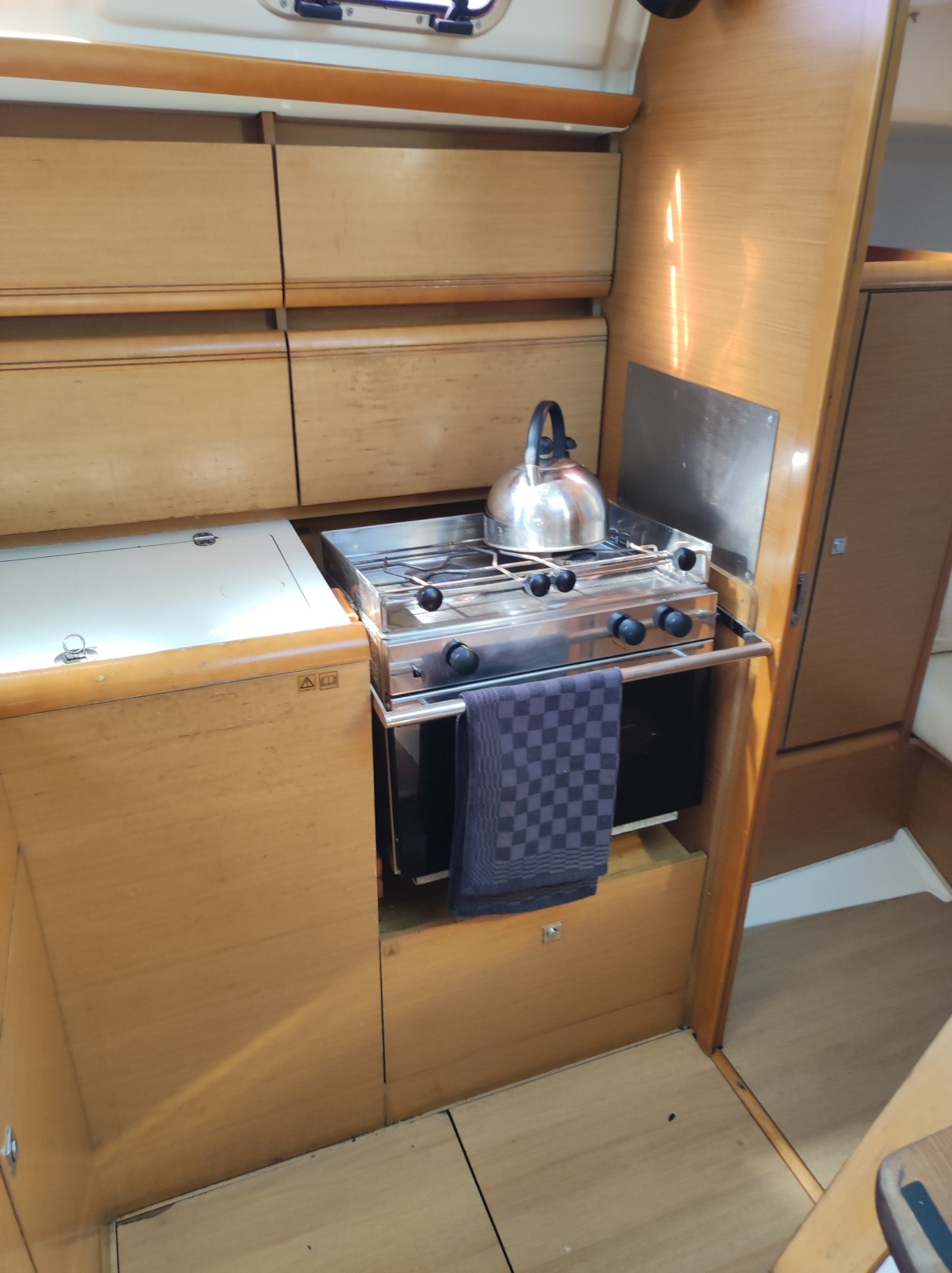 
								Jeanneau Sun Odyssey 379 2012 full									