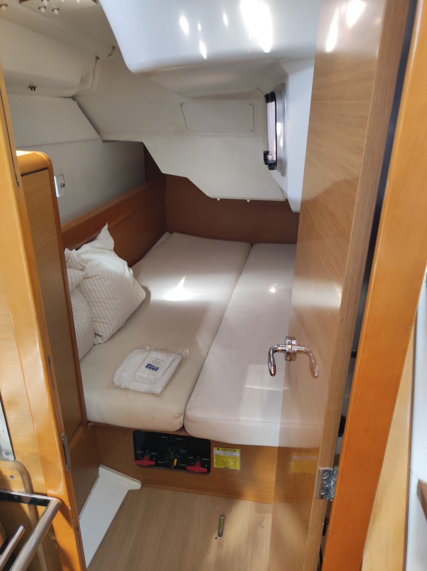
								Jeanneau Sun Odyssey 379 2012 full									