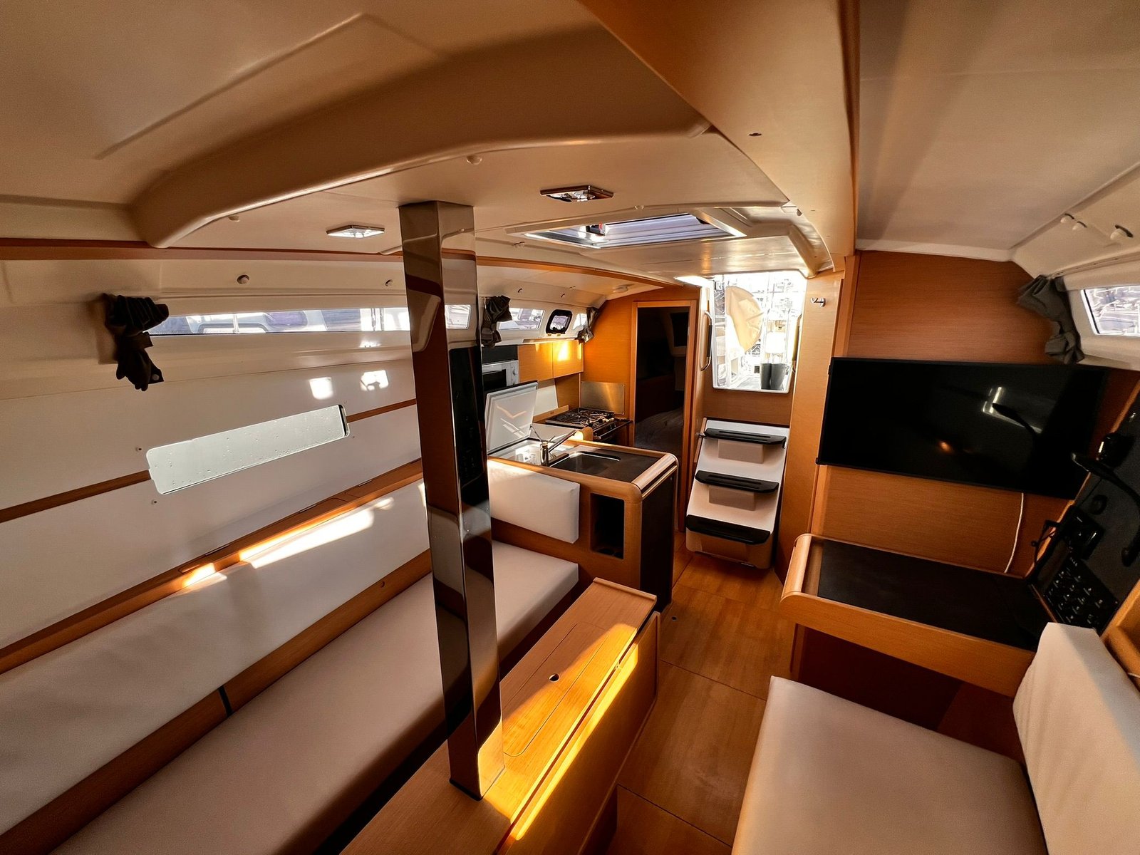 
								Jeanneau Sun Odyssey 349 2021 full									