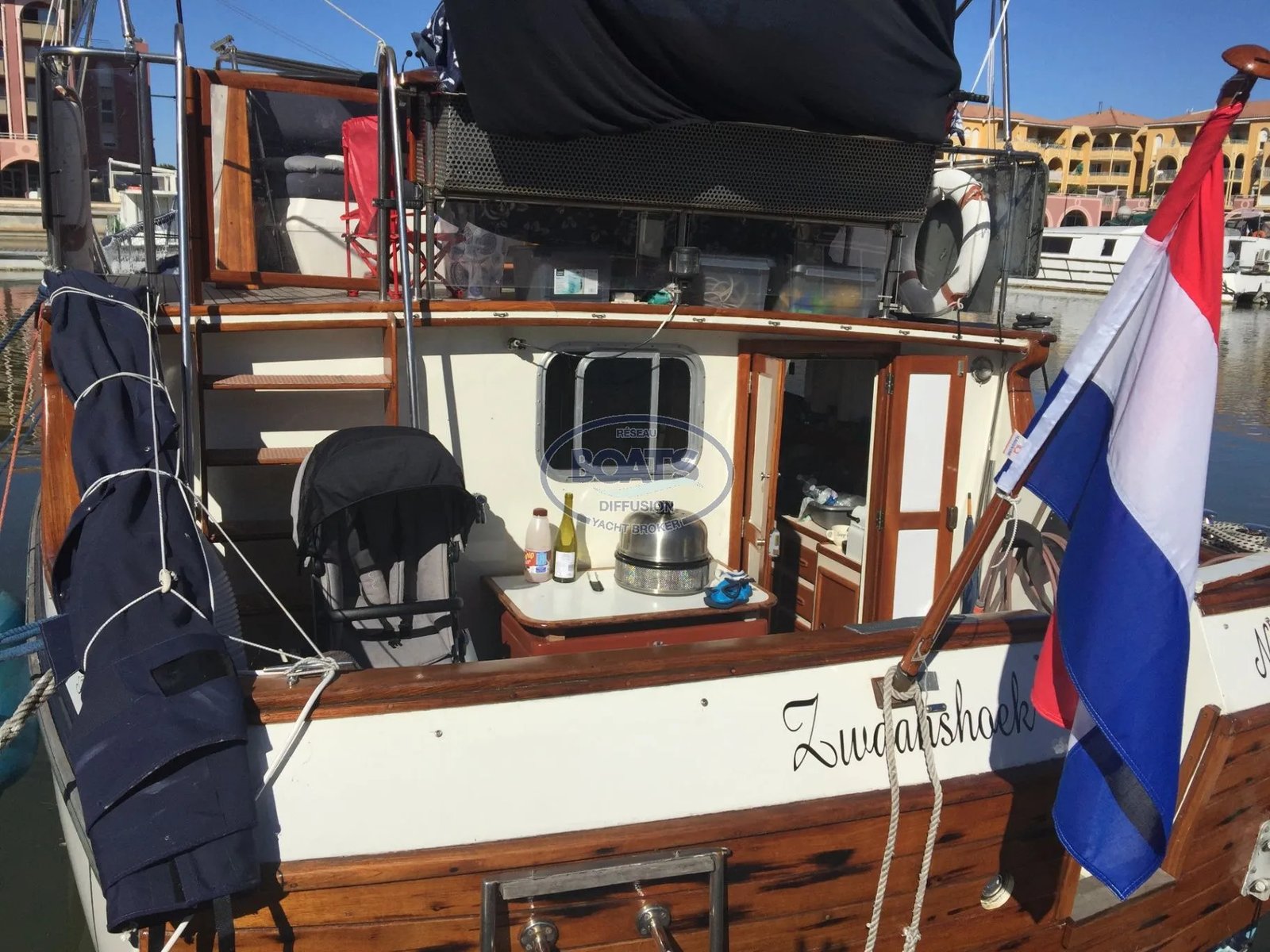 
								Aquila Queen 33 1984 full									