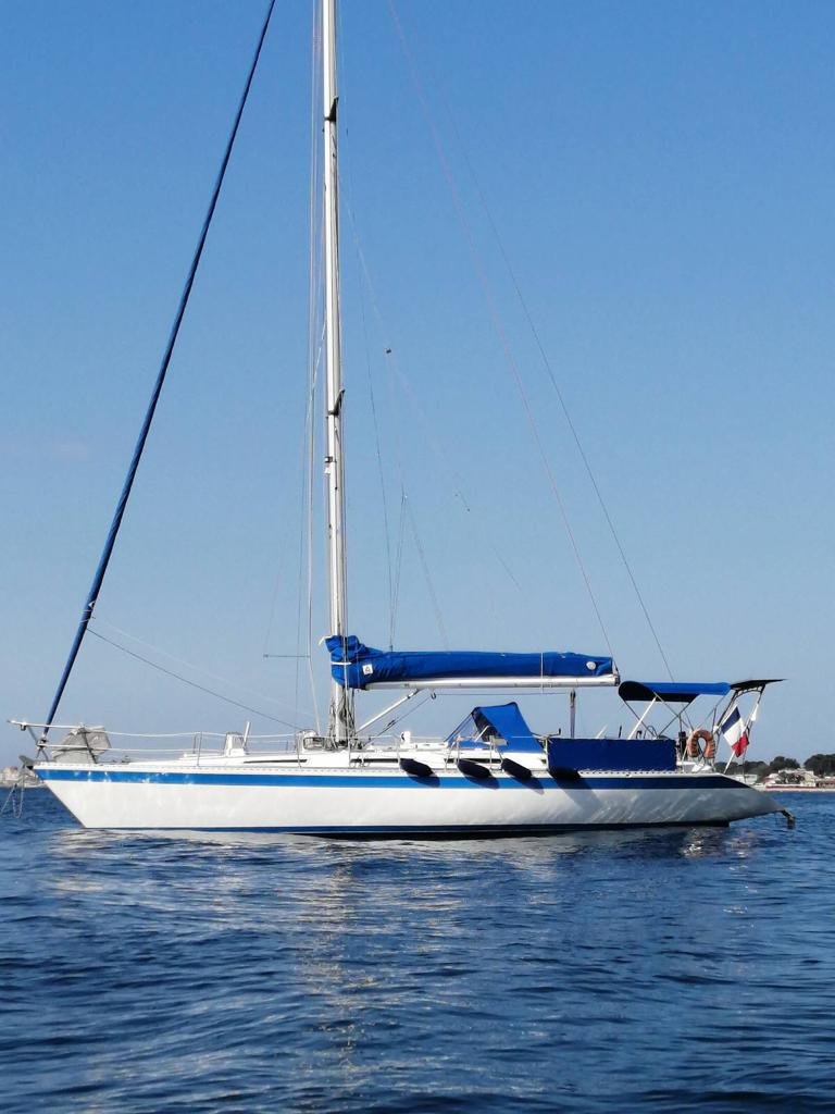 WAUQUIEZ CENTURION 42 1985