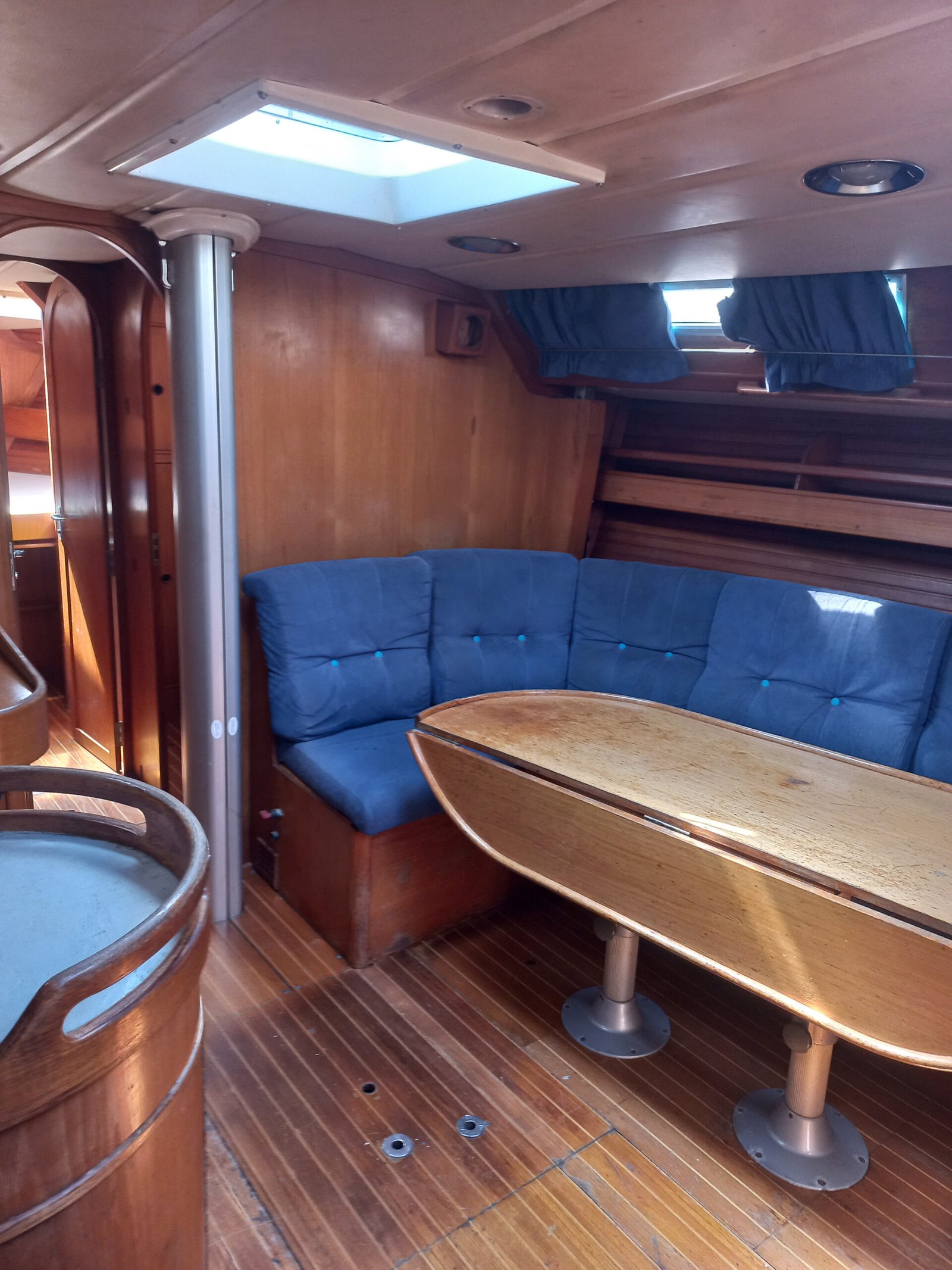 
								WAUQUIEZ CENTURION 42 1985 full									