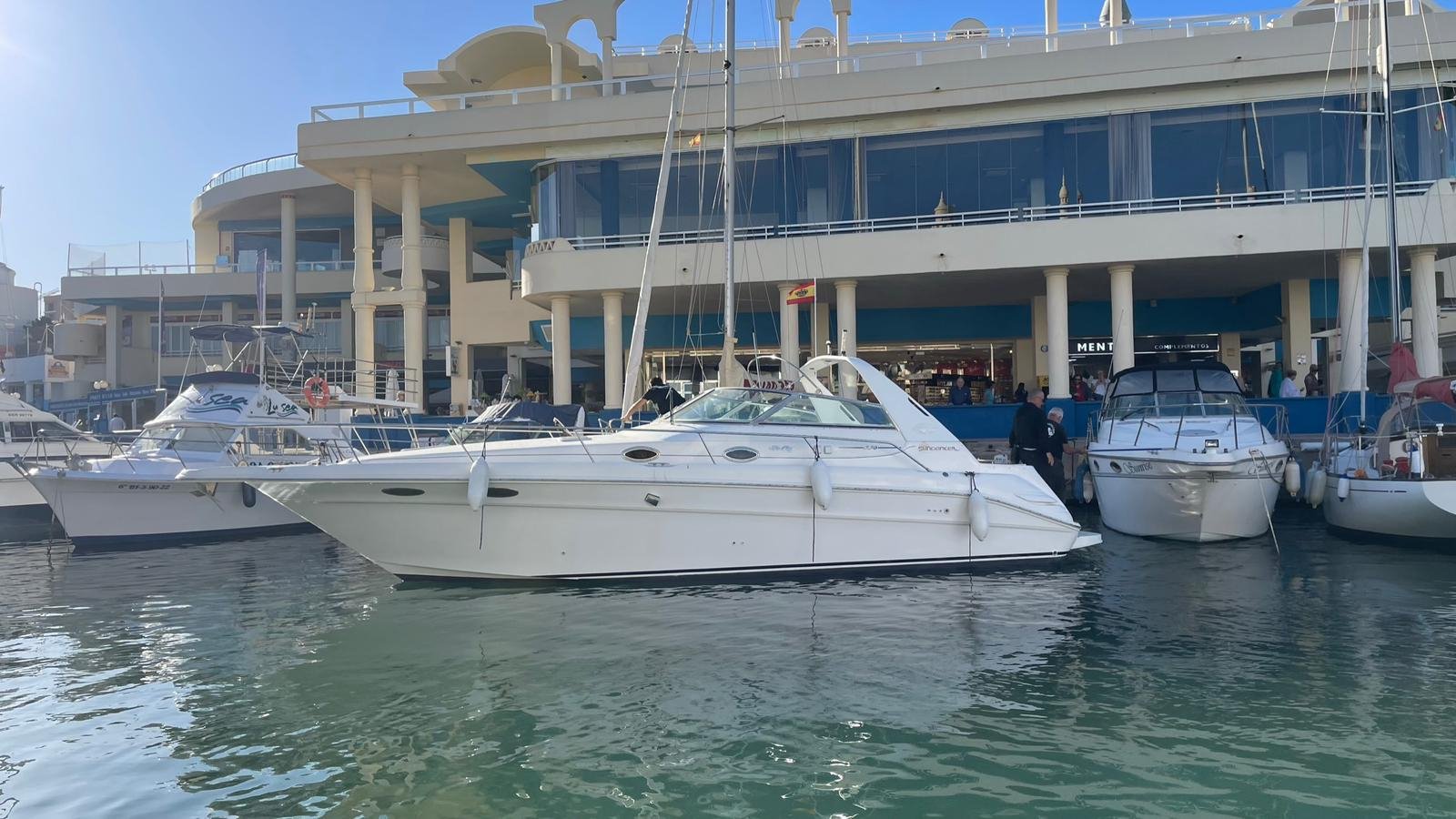 2000 foot Sea Ray 330 Sundancer euros 62500