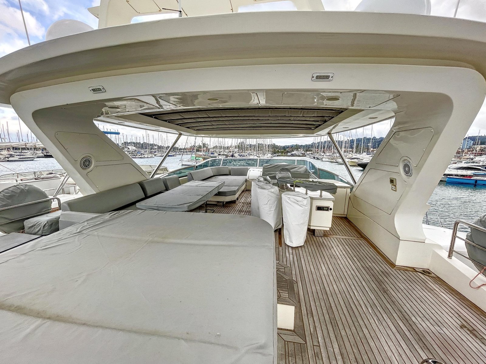 2007 87.9 foot Azimut 85F EUR 1650000