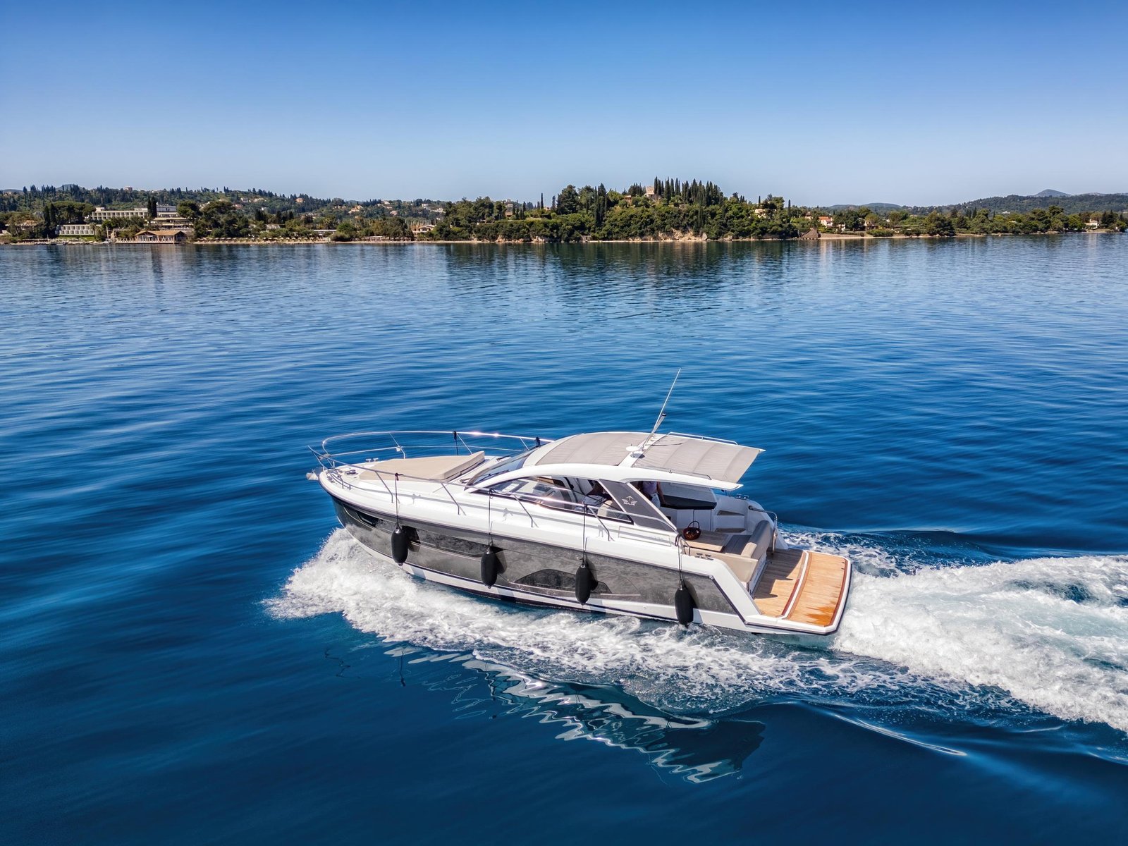 2019 32.8 foot Sealine S335 EUR 295000