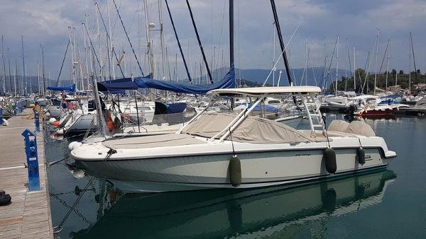 2015 28.2 foot Boston Whaler 270 Vantage EUR 195000