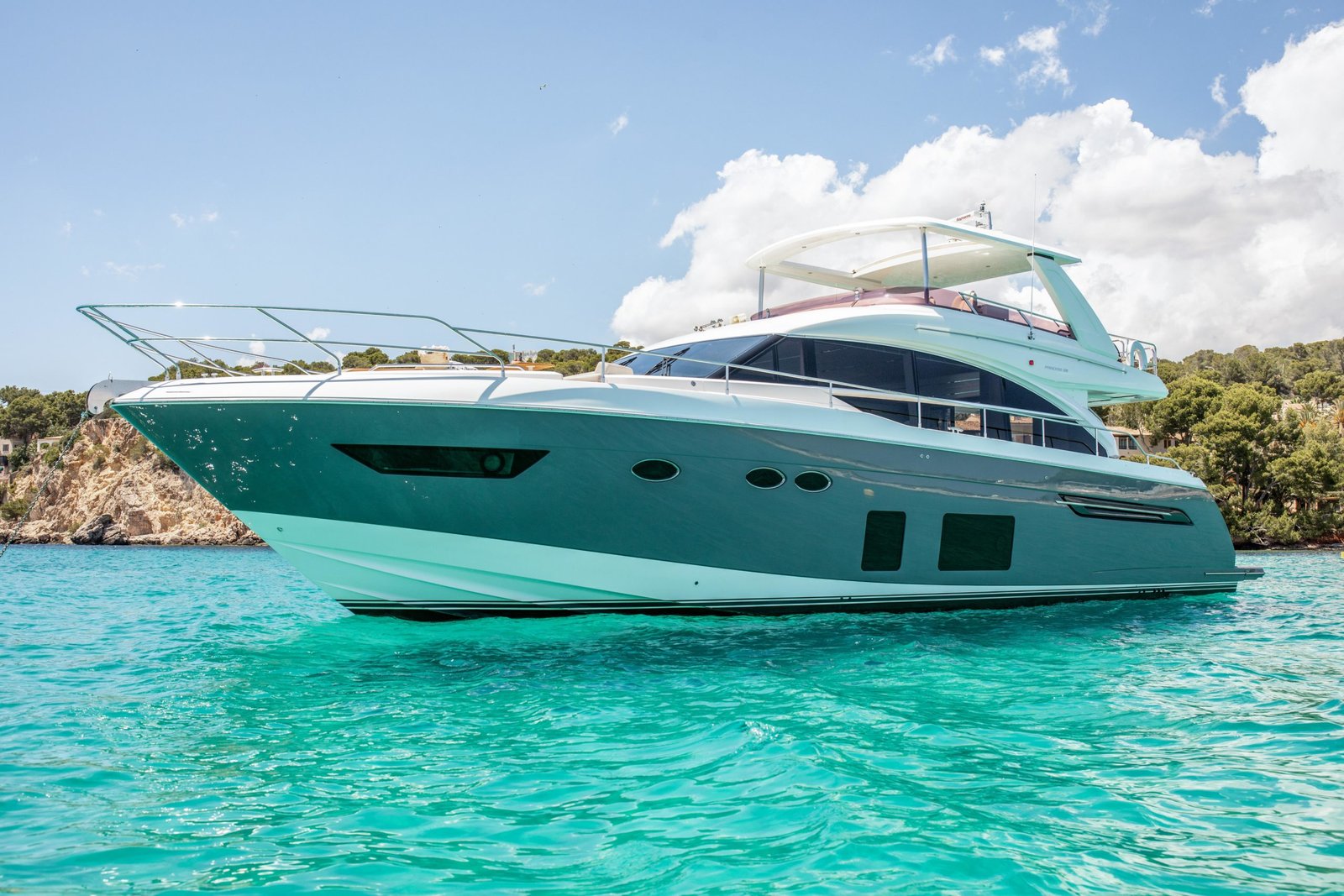 2015 70.7 foot Princess Yachts 68 EUR 205000