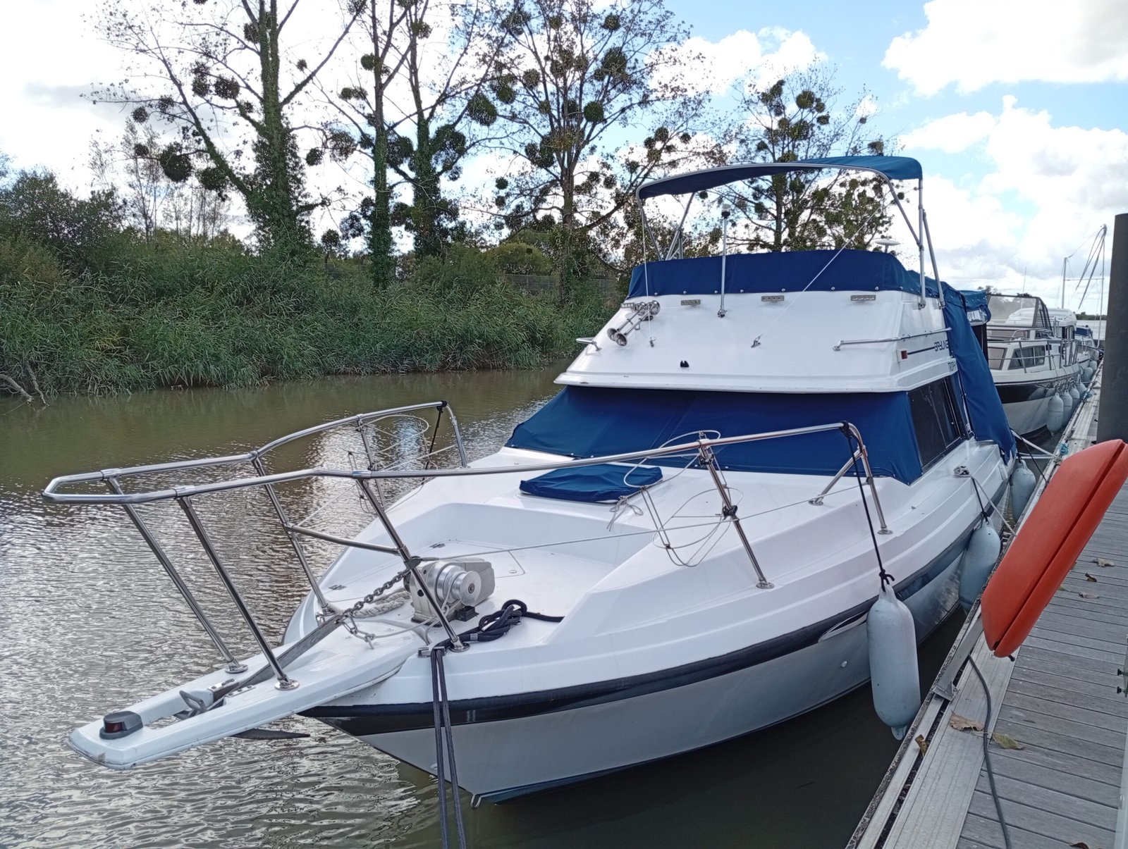 1988 28.2 foot Bayliner Trophy 2560 EUR 33000