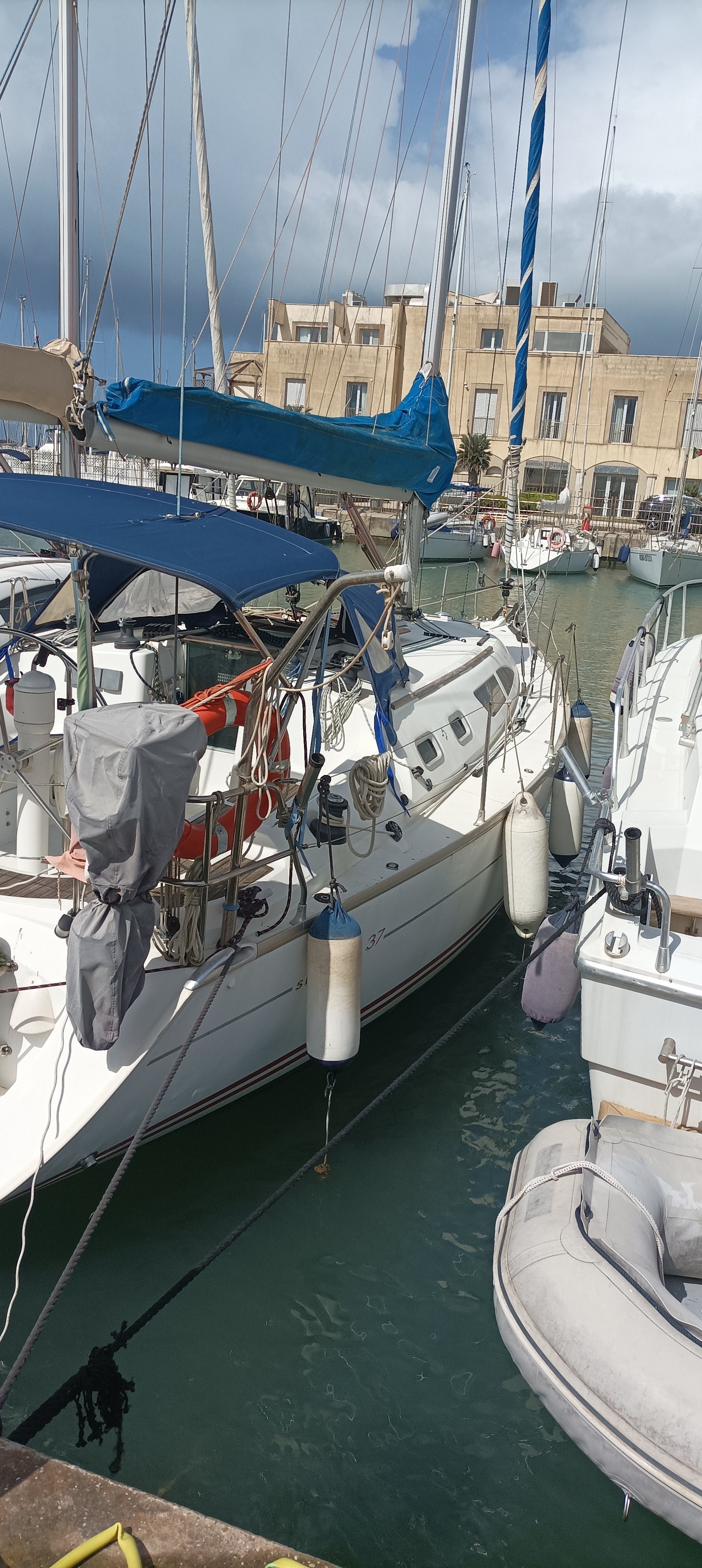 2005 37.4 feet Jeanneau Sun Fast 37