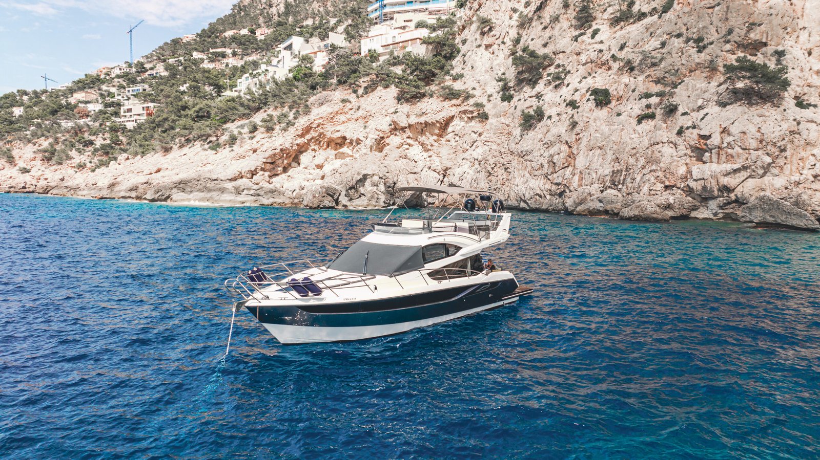 2014 42.7 feet Galeon Flybridge Cruiser 420